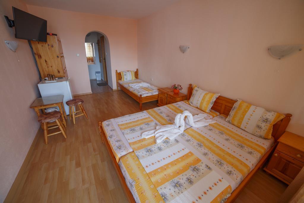Primorski Briz Guest House 프리모르스코 외부 사진